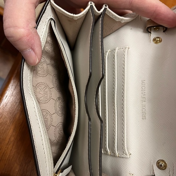 Michael Kors Cream Wallet Logo As Is - Picture 3 of 5